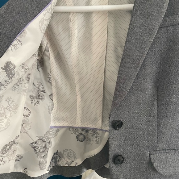 H&M Grey Waist Blazer with tailored details - Picture 2 of 5